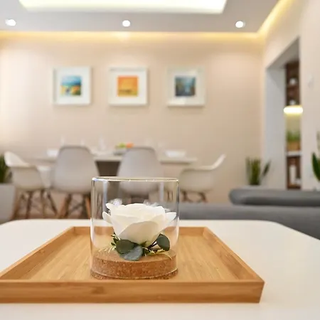 Modern 2-bedroom With Parking Apartment