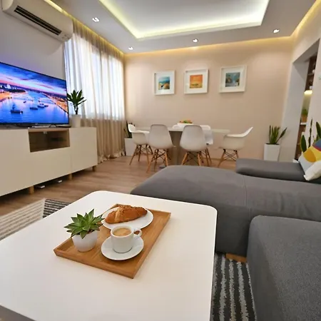 Modern 2-bedroom With Parking アパート ヴァルナ