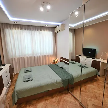 Apartment Modern 2-bedroom With Parking