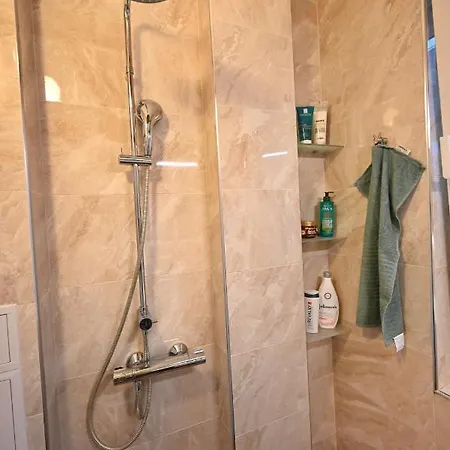 Appartement Modern 2-bedroom With Parking