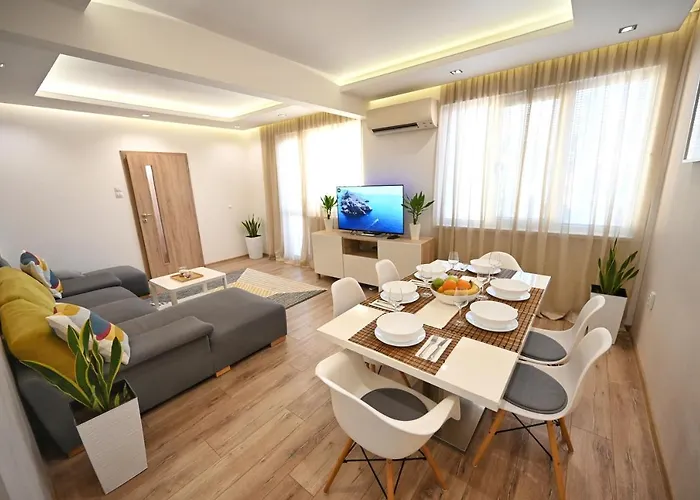 Modern 2-bedroom With Parking *