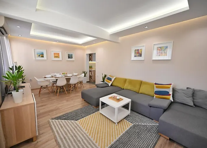 Modern 2-bedroom With Parking Апартаменты