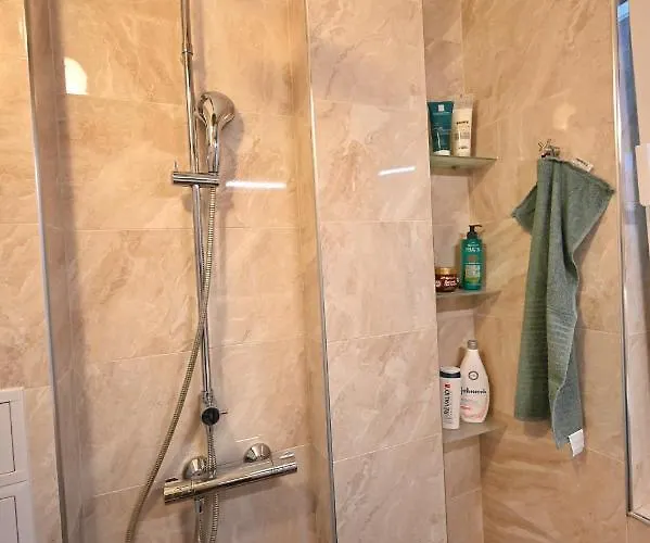 Апартаменты Modern 2-bedroom With Parking