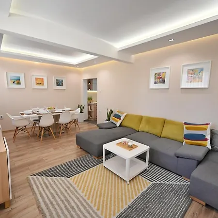 Modern 2-bedroom With Parking 公寓