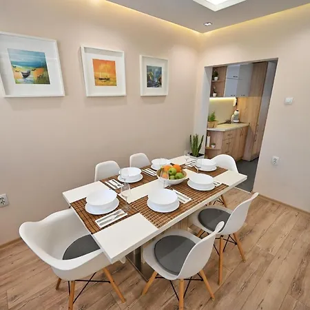 Apartment Modern 2-bedroom With Parking Warna