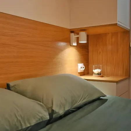 Modern 2-bedroom With Parking Warna