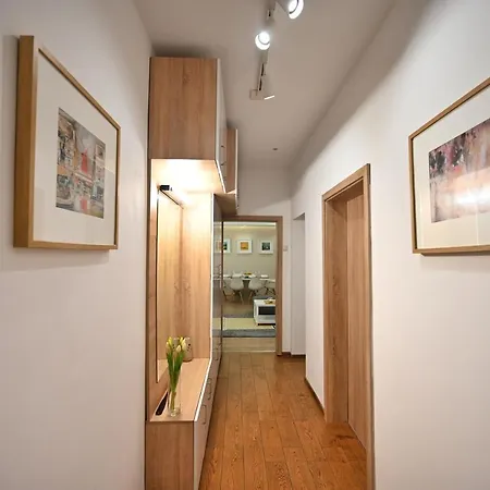 Apartment Modern 2-bedroom With Parking Warna