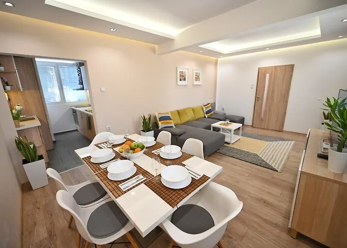 Modern 2-bedroom With Parking *